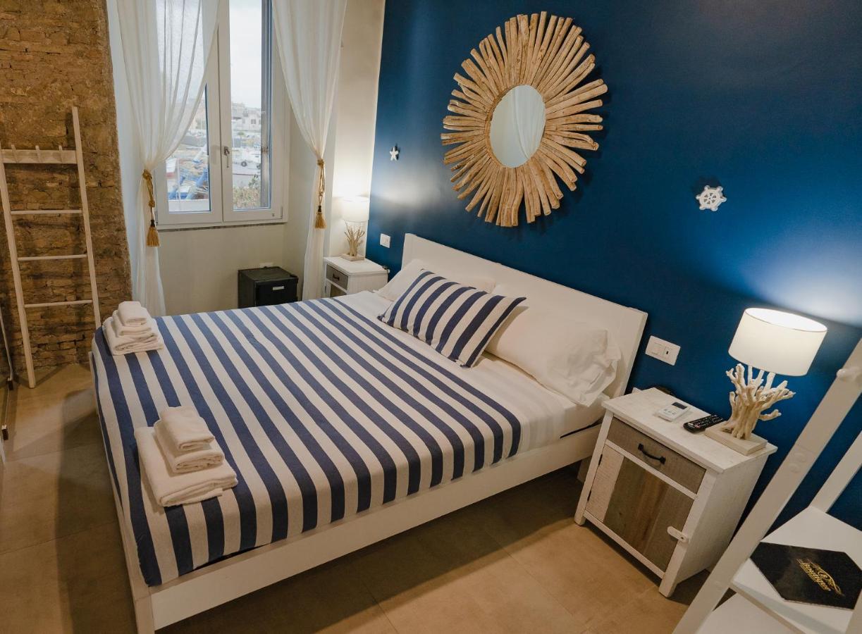 Le Boutique Luxury Rooms Diffused In Historic Center Fiumicino Dış mekan fotoğraf