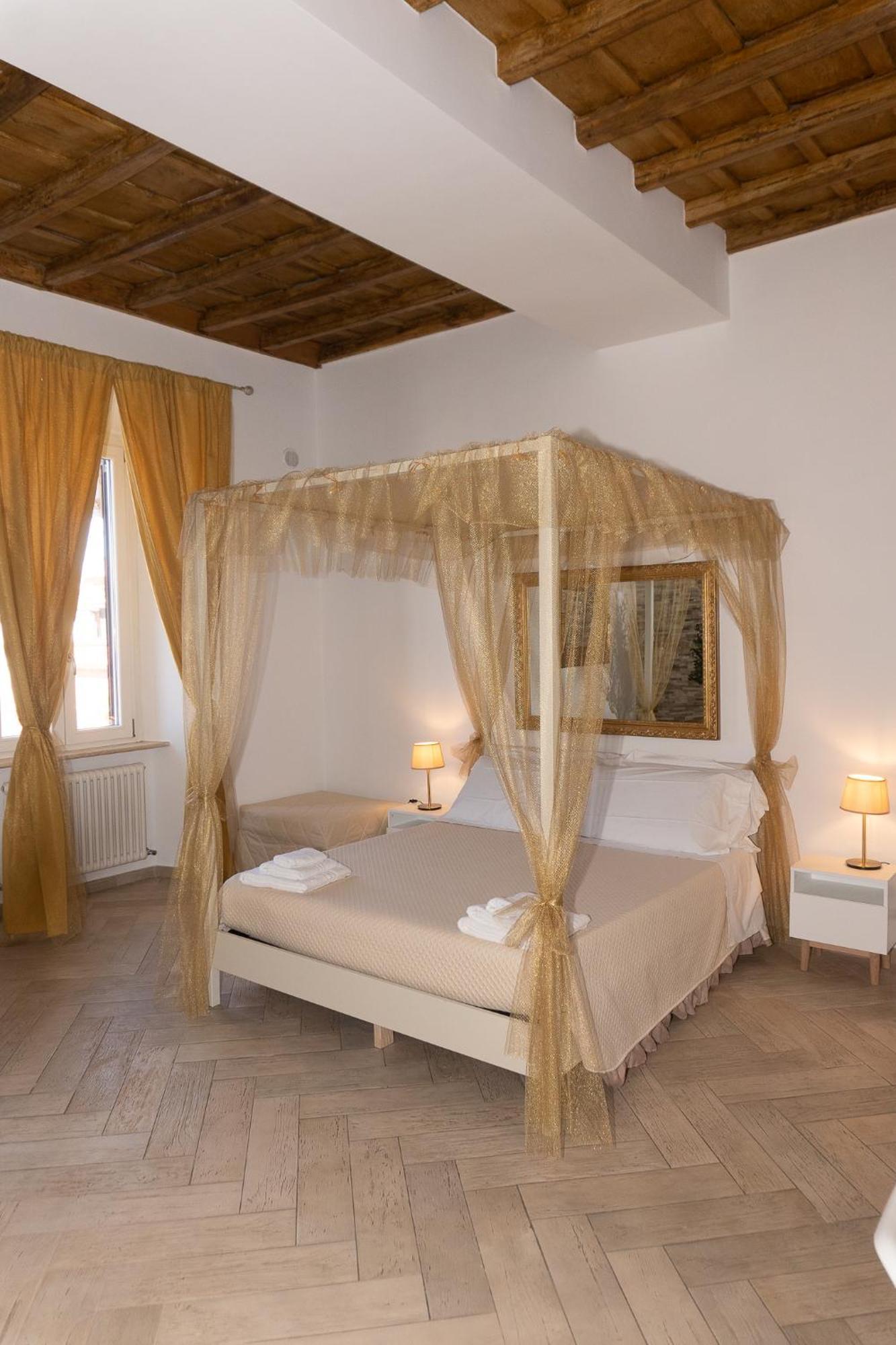 Le Boutique Luxury Rooms Diffused In Historic Center Fiumicino Dış mekan fotoğraf