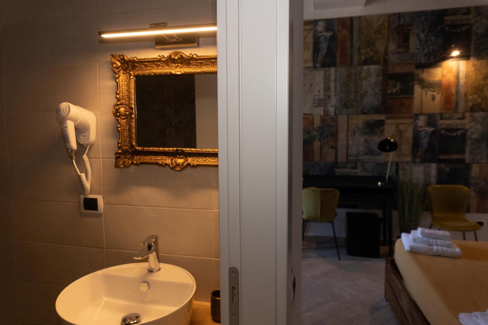 Le Boutique Luxury Rooms Diffused In Historic Center Fiumicino Dış mekan fotoğraf