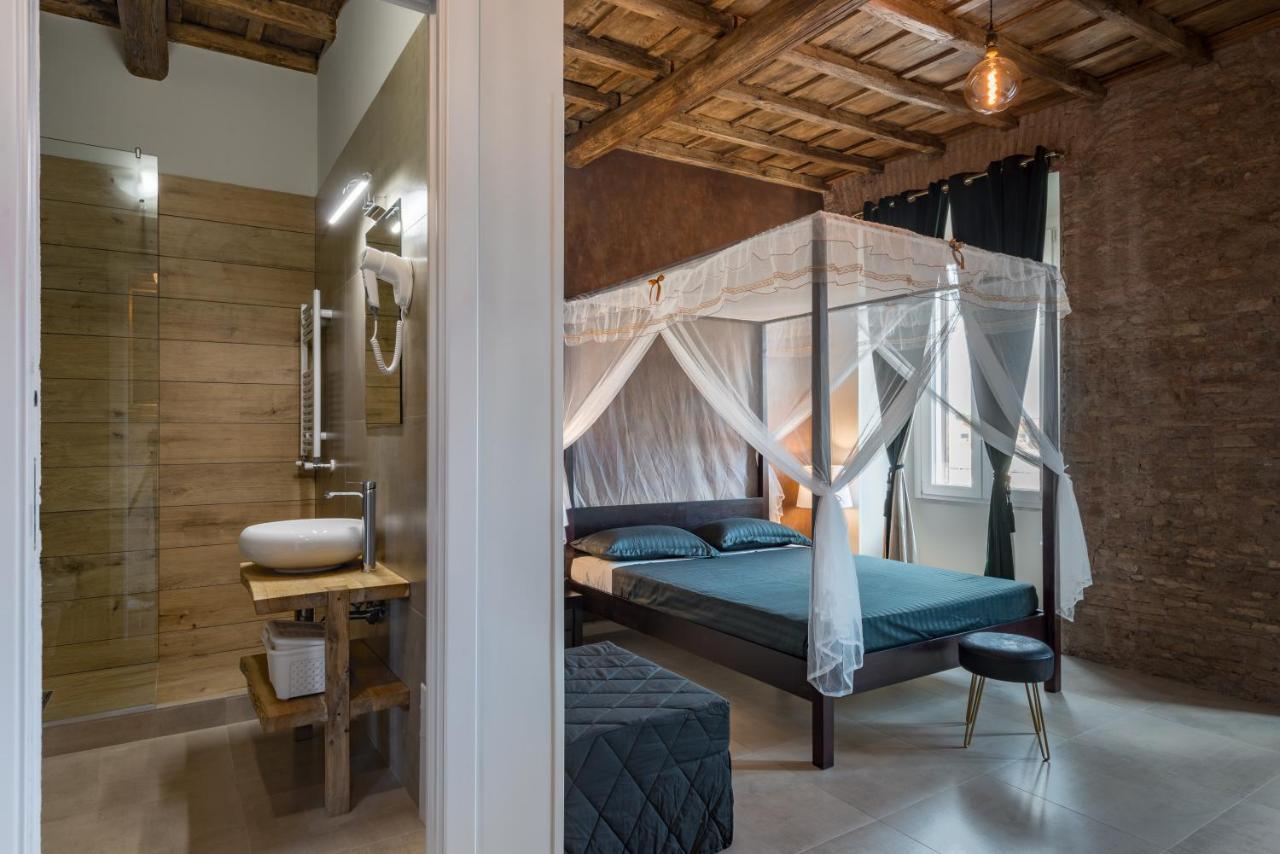 Le Boutique Luxury Rooms Diffused In Historic Center Fiumicino Dış mekan fotoğraf